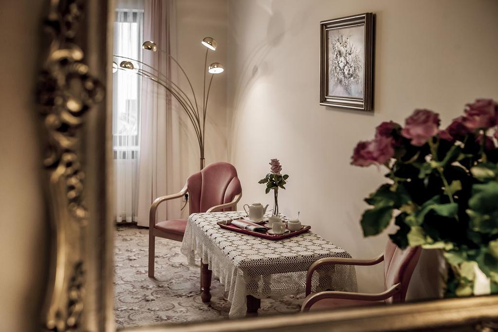 Bed and Breakfast Palazzo Adler Swarzędz Esterno foto