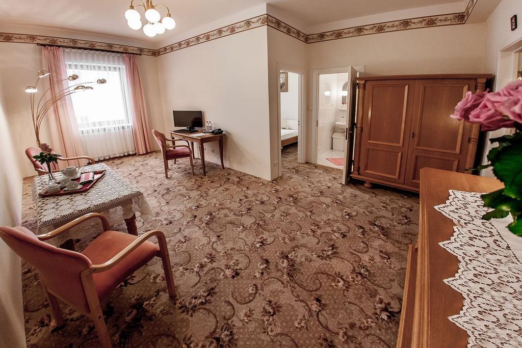 Bed and Breakfast Palazzo Adler Swarzędz Esterno foto